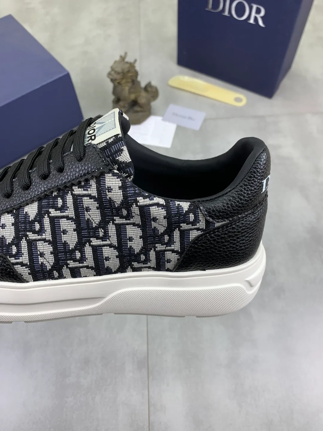 Men's men's shoes P420💰[New style]🆘[Dior] Dior original lace-up low-top men's shoes Classic casual shoes 🔥This model is the official classic model with high quality and made by famous original designers. It is made of high-quality cowhide with original materials➕comfortable and breathable mesh lining➕pigskin insole. The perfect last shape and generous and fashionable design have attracted many consumers and are suitable for drivers to drive🚗. What you want is the best quality in the market. Color: 4️⃣Color Code number: 38--44 (45 customized)